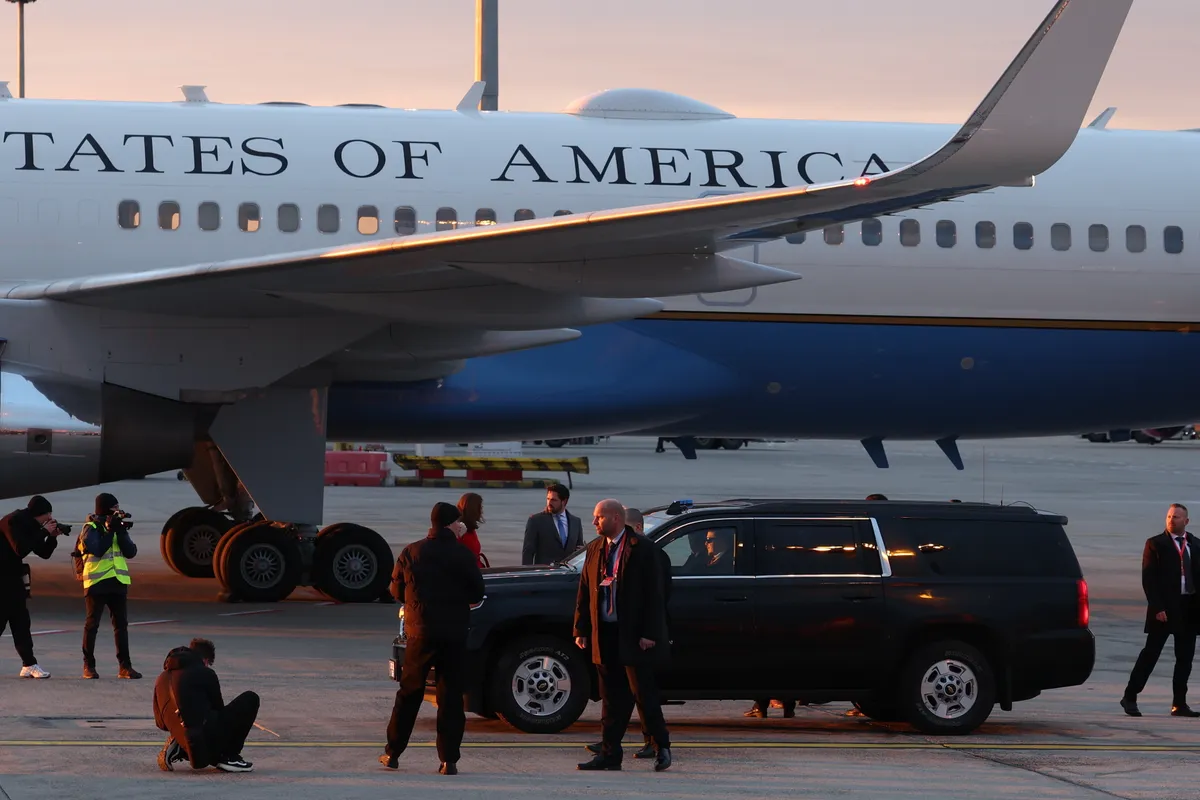 Marco Rubio különgéppel érkezett Budapestre