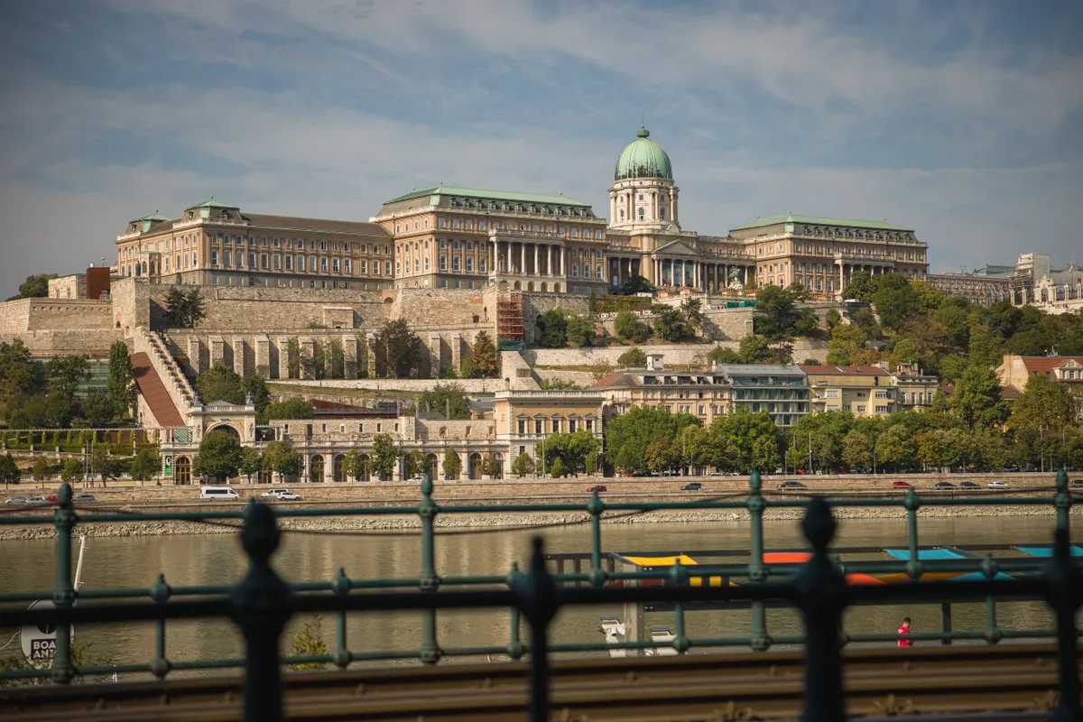 Budavári palota a budai magyar várnegyedben.