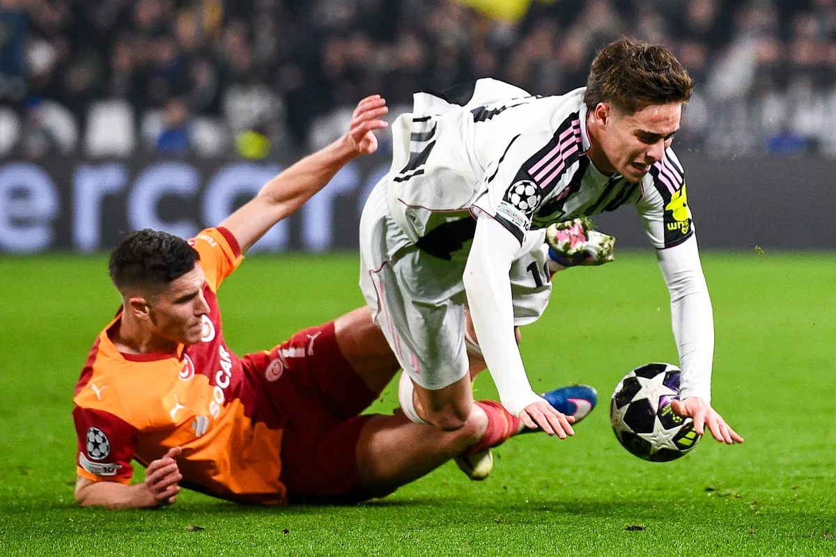 Sallai Roland (balra) tényleg nem kímélte Kenan Yildizt