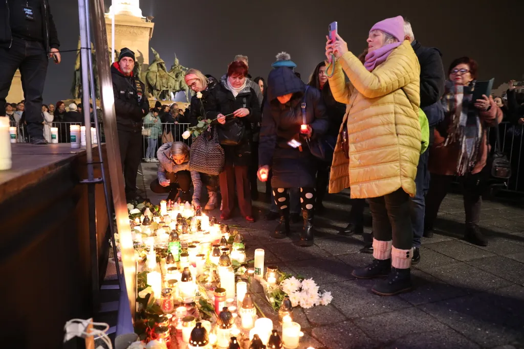 Gyertyagyújtás Fenyő Miklósért