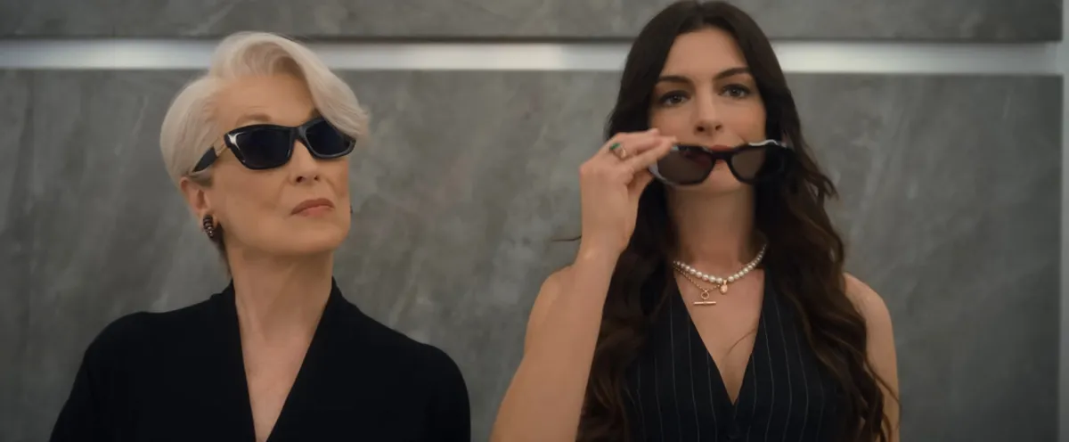 Meryl Streep és Anne Hathaway Az Ördög Pradát visel 2. egy jelenetében.