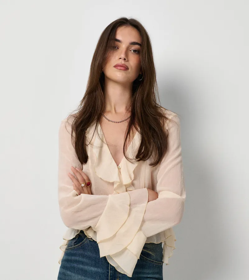 House Brand tavaszi Blúz fodrokkal.