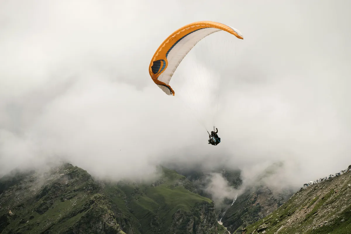 Ejtőernyős vesztette életét Devonban