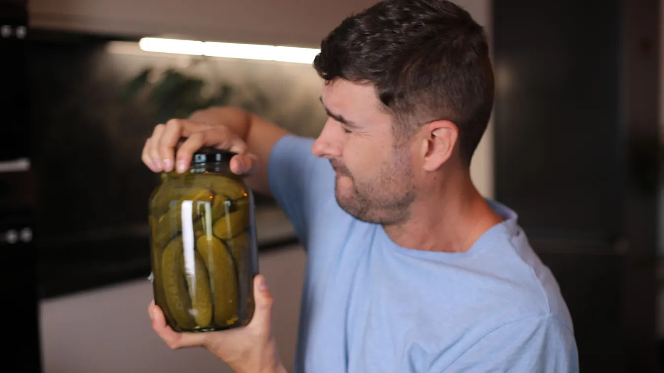 Nem nyílik a befőttesüveg teteje? Így biztos sikerül