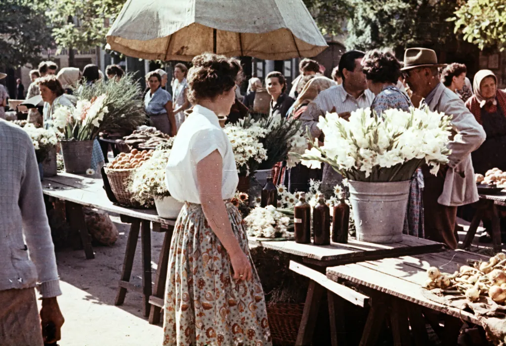 Virágárusok a piacon 1960. Fotó: Fortepan / Szilvási hagyaték