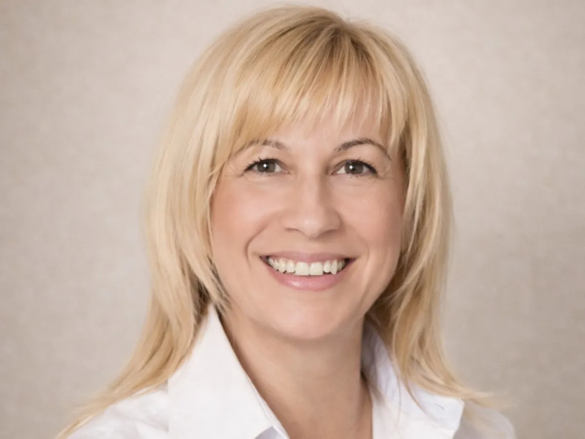 Koós Viki arcjóga és arctornaoktató portréja. 