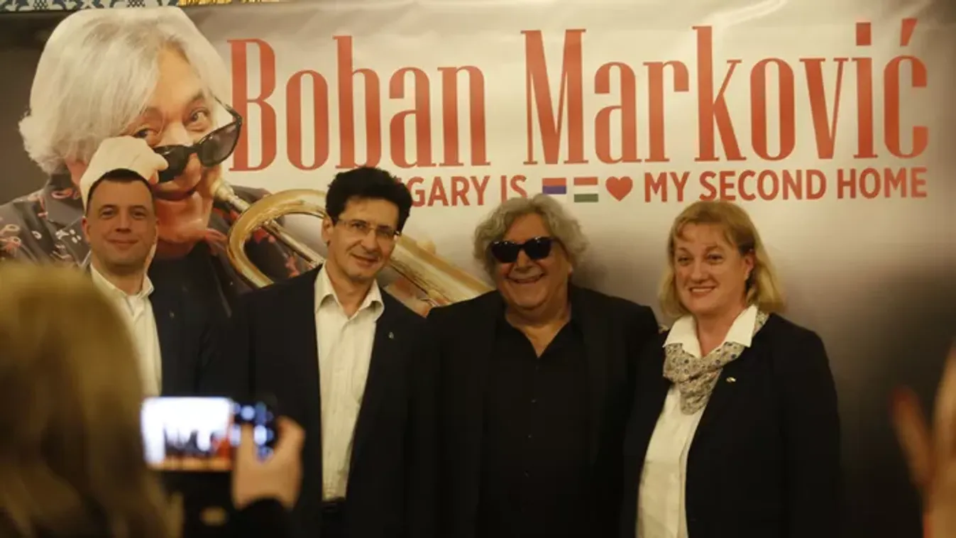 Hatalmas tömeg és trombitaszó az Urániában: Bemutatták Boban Marković filmjét – Galéria