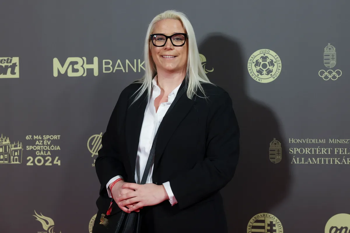 Risztov Éva szívesen megcsókolná Csányi Sándort.