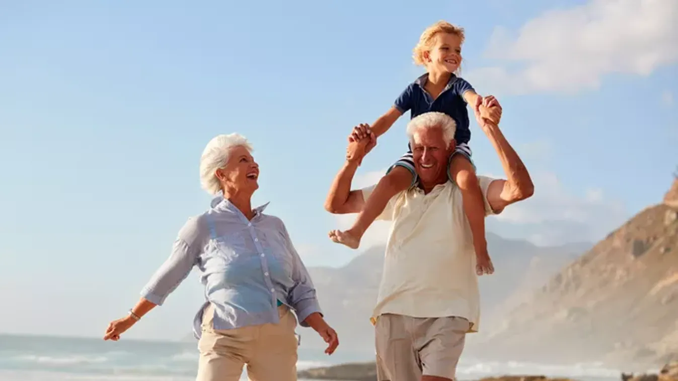 Az unokázás frissen és fiatalosan tart – aktív nagyszülők előnyben