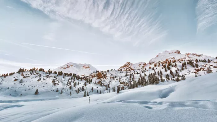 Lavina vitte el a síelőcsoportot: kilenc ember tűnt el