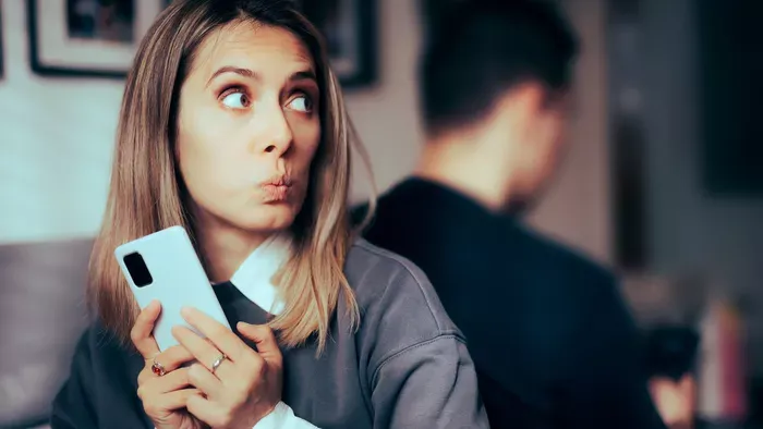 Mit jelent ha egy pár nem posztol magáról soha semmit?