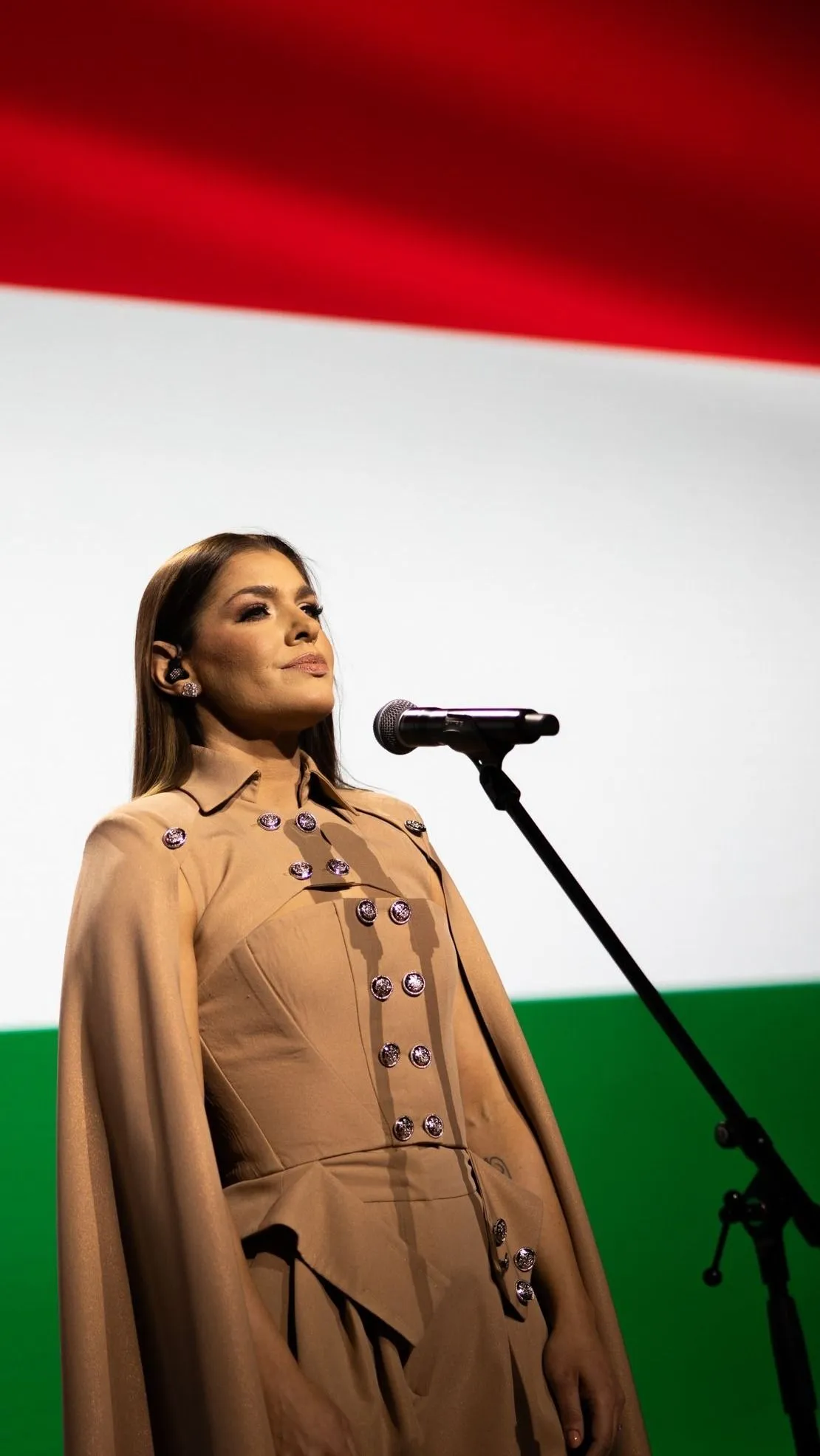 Dér Heni is felszólalt a háború ellen