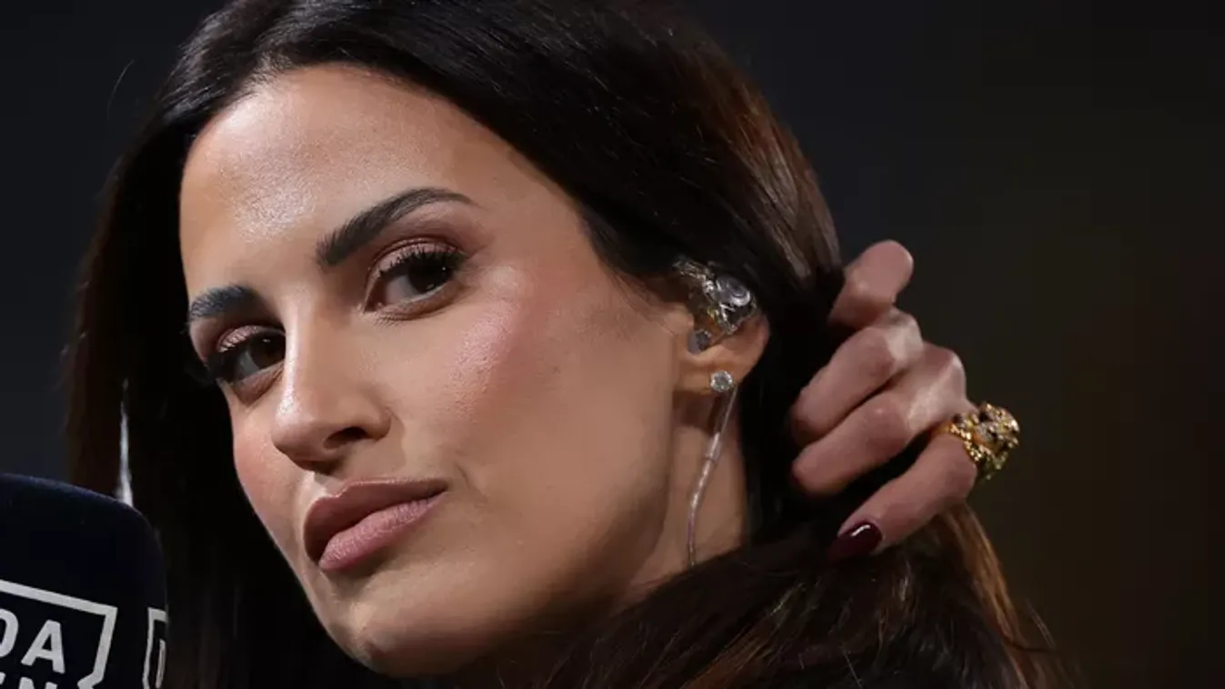 Átlátszó felsőben került adásba a műsorvezetőnő, megőrülnek érte a nézők - fotó