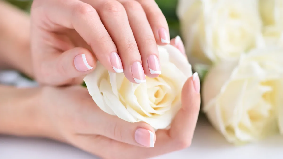 Ezt muszáj kipróbálnod – Visszafogott tavaszi körmök 40 felett, amik kiemelik a nőiességedet