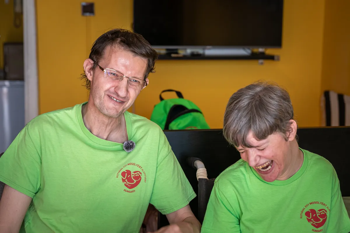 Különleges pár: a humor segíti át őket a nehézségeken