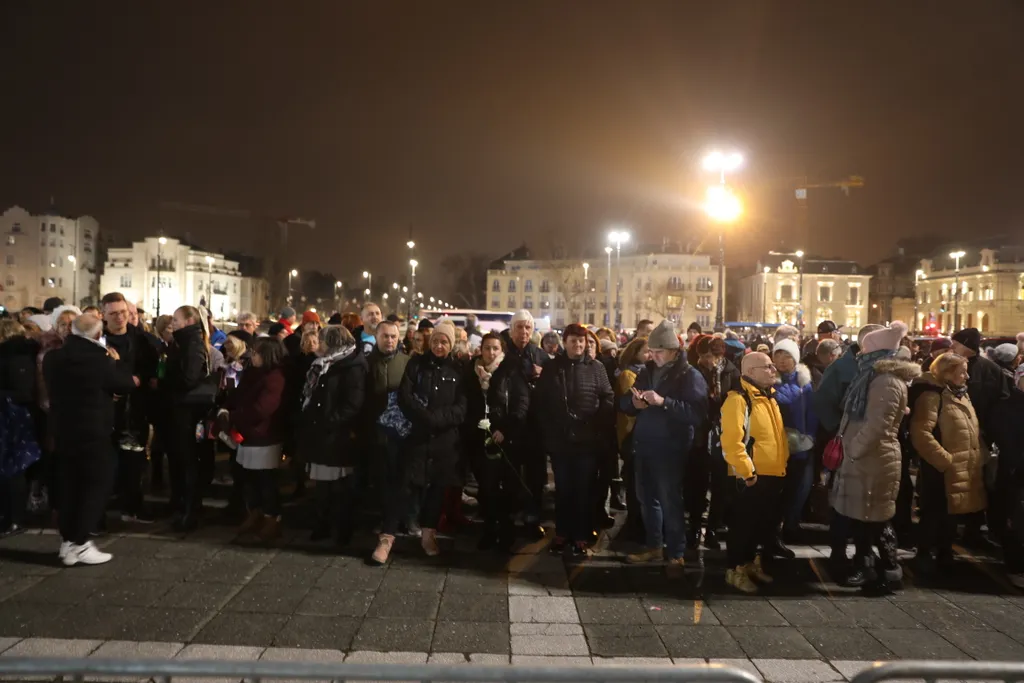 Gyertyagyújtás Fenyő Miklósért