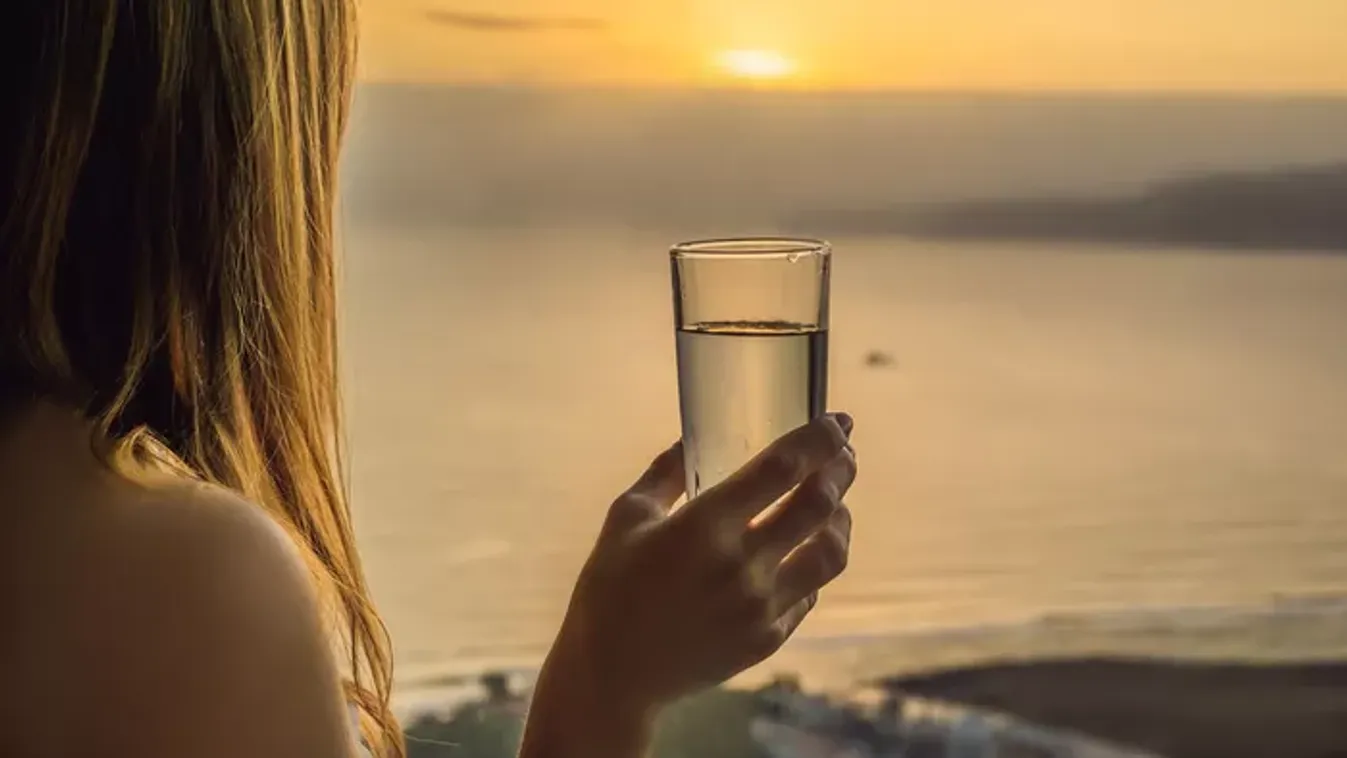 Kitálalt bizarr rutinjáról a nő: minden nap saját vizeletét issza