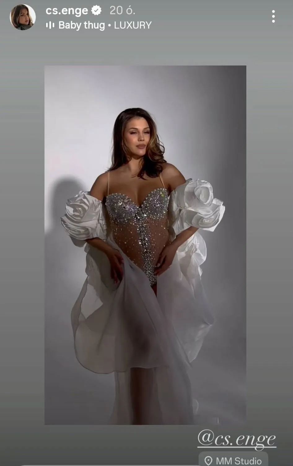 Horváth Csenge terhesen is szexi.