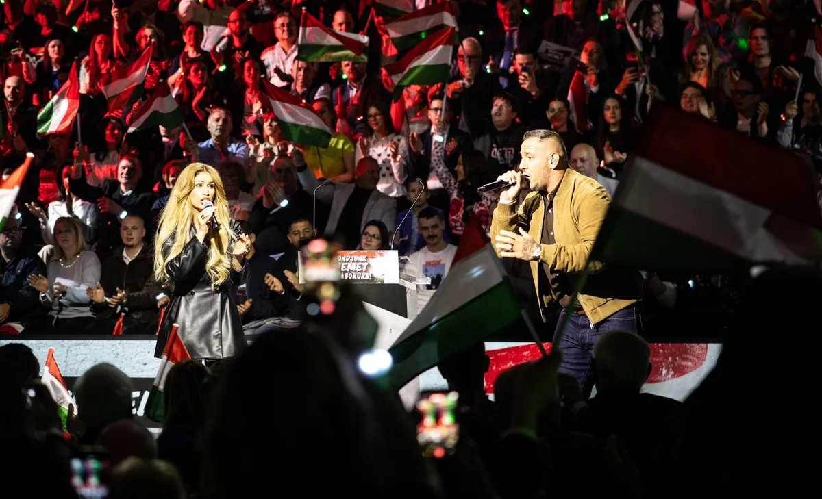 Radics Gigi és Curtis a szombathelyi háborúellenes gyűlésen