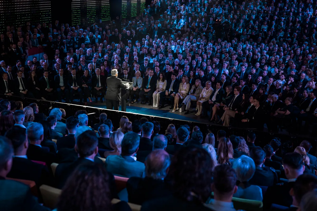 Orbán Viktor: Ha hagyjuk, hogy a Tisza–Brüsszel–nagytőke-koalíció kormányra kerüljön, ki fogják zsebelni a magyar családokat 