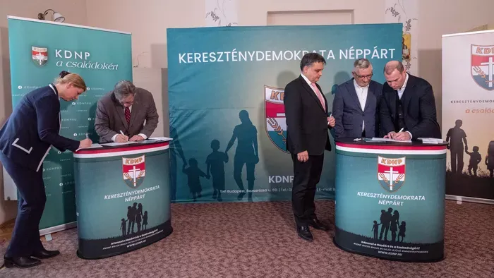 Aláírásgyűjtést indít a KDNP az egyházi intézményekért