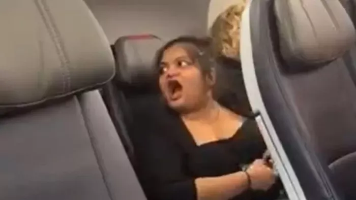 Rendőrök vittek le egy nőt a repülőről nem hiszed el, miért