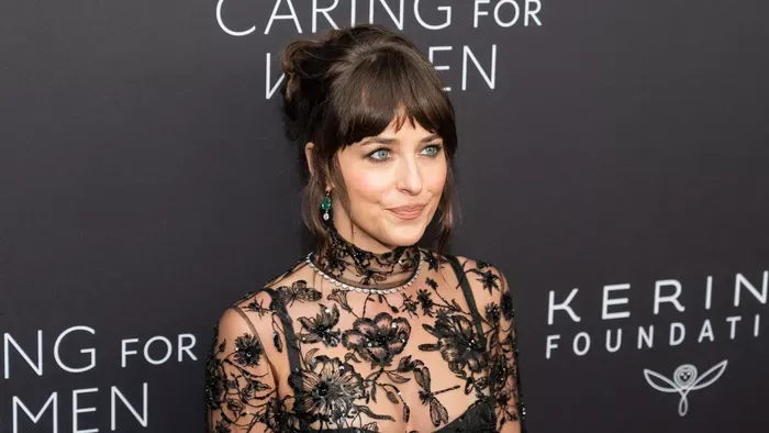 Ledobta a textilt a Szürke ötven árnyalata sztárja