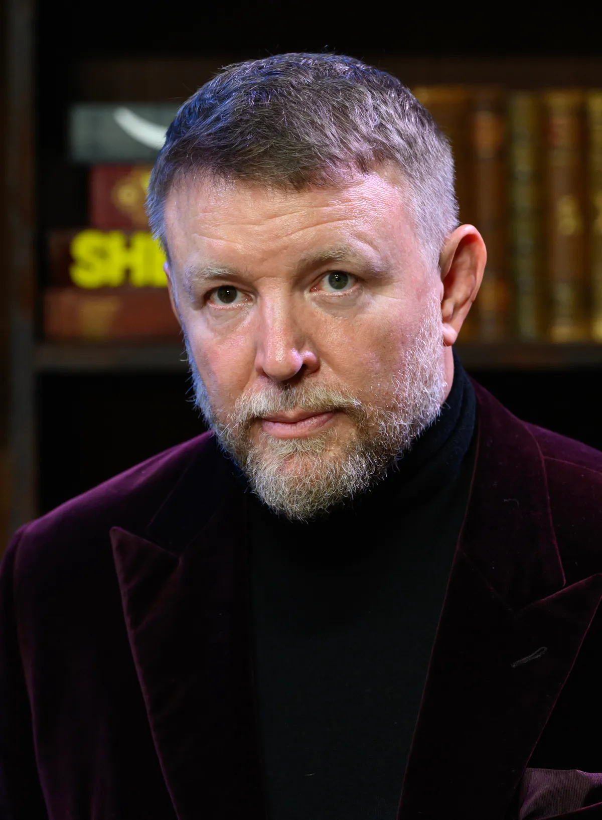 Guy Ritchie portréja Az ifjú Sherlock premierjén.