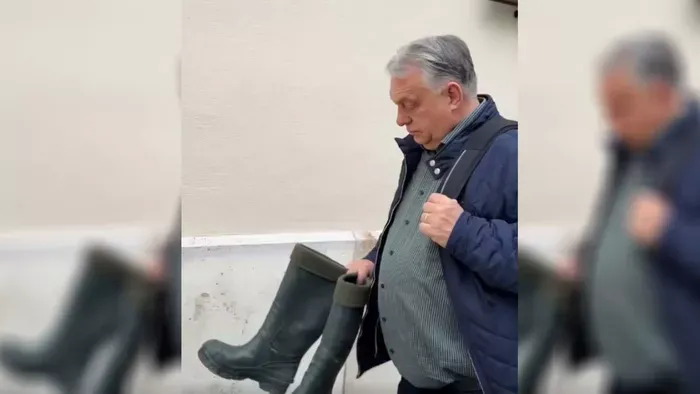 Orbán Viktor gumicsizmával érkezett dolgozni!
