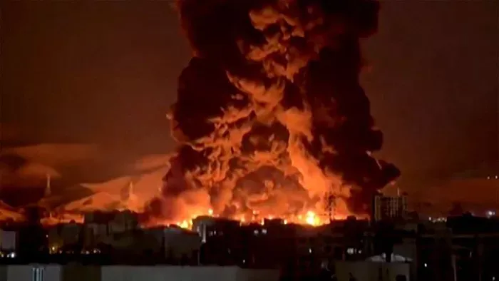 Retteg a lakosság: fekete eső hull Teheránra