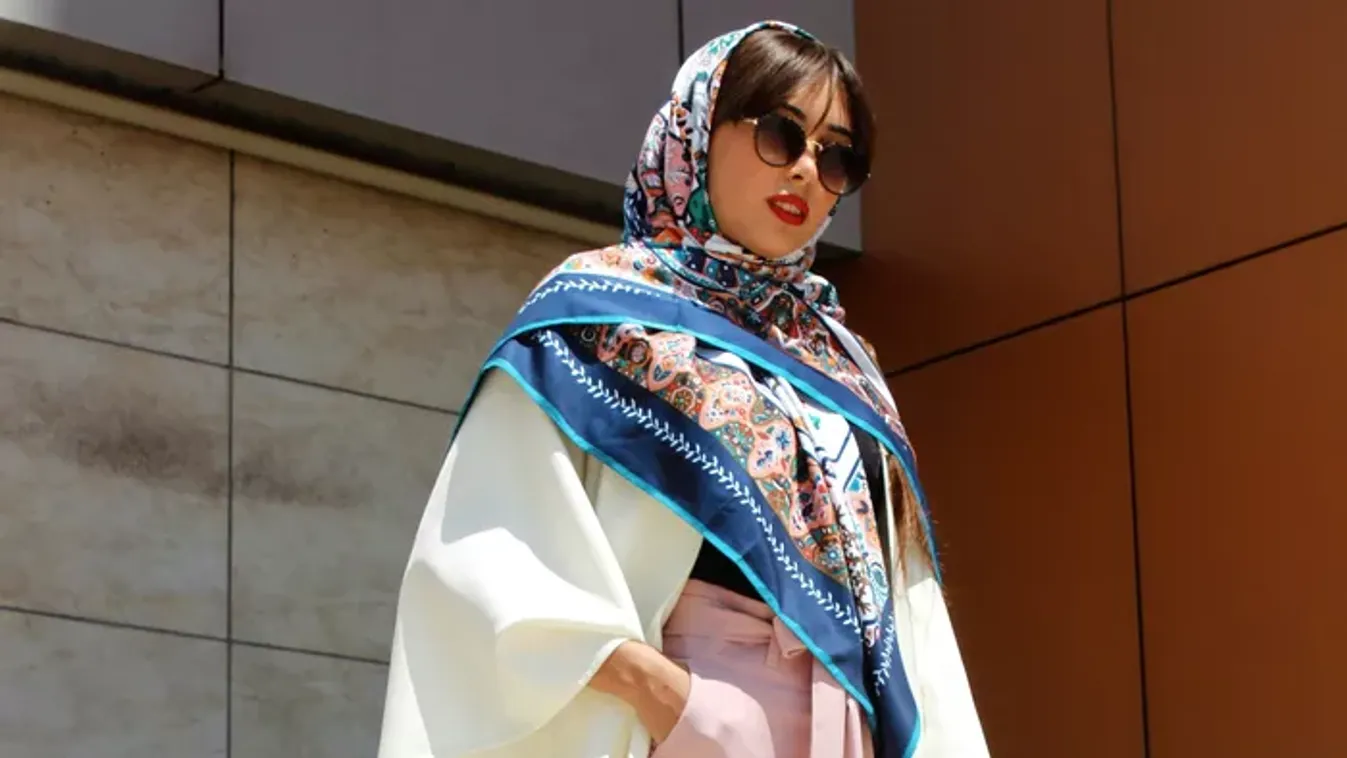 Ez a filléres, retró kiegészítő lesz a tavasz legnagyobb divattrendje 2026-ban – Fogadjunk, hogy a te fiókod mélyén is ott lapul