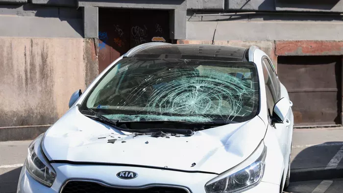 Rejtélyes telefonhívás után zuhant az autóra a férfi