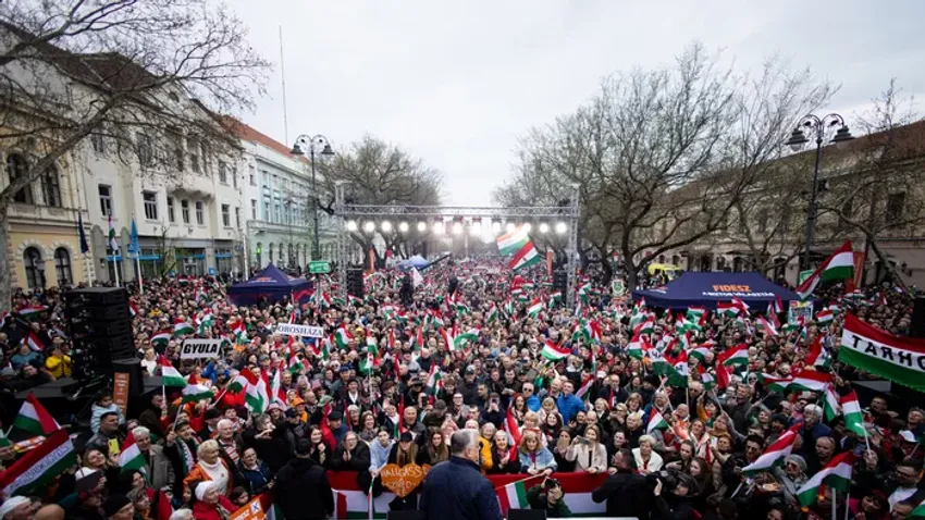 Brutális embertömeg várta Orbán Viktort Békéscsabán