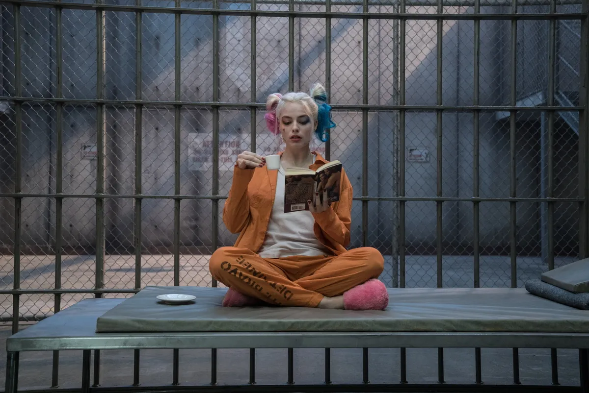 Margot Robbie Harley Quinn szerepében az Öngyilkos osztagban.