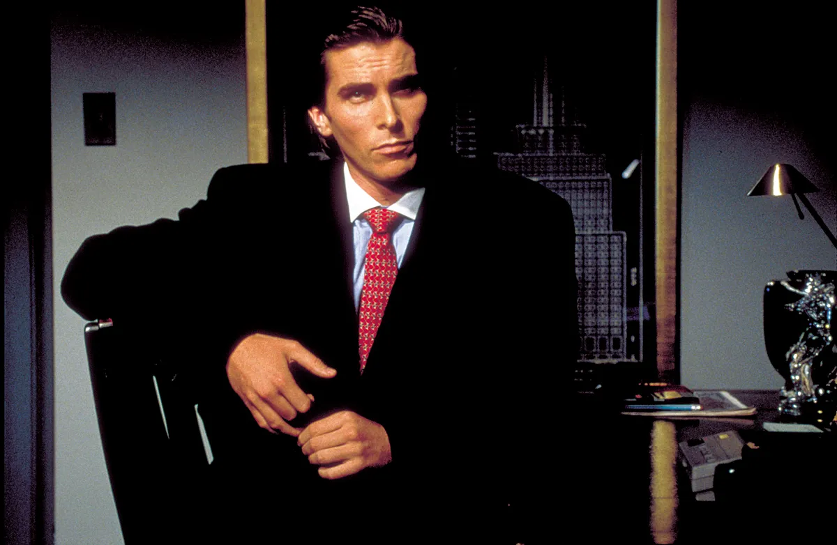 Christian Bale Patrick Bateman szerepében az Amerikai pszichoban.