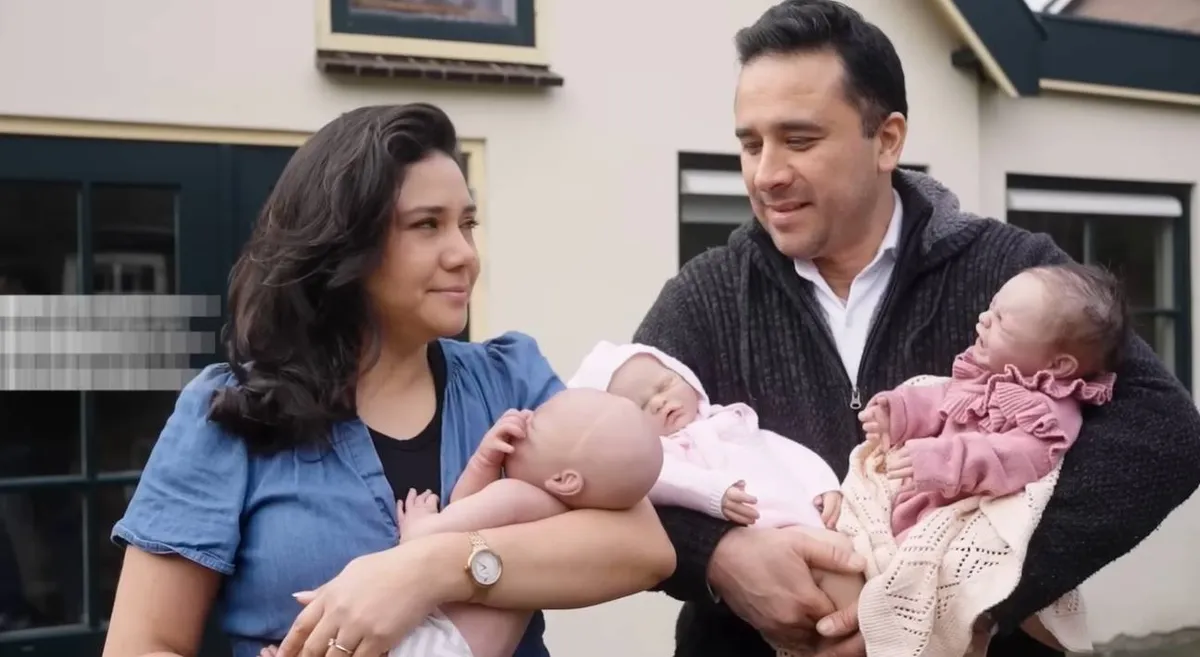 Bizarr család: Lorena és Enrique, valamint három műanyag gyerekük