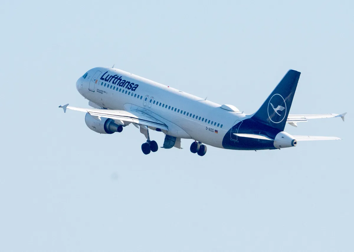 Egy Lufthansa Airbus A20 repülőgép okozott fejtörést több vármegyében is 