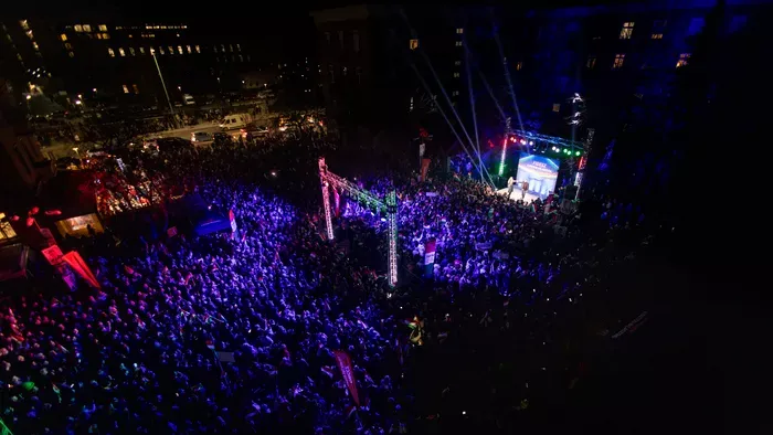 Magyar Péternek megint ki kell találnia valami kamu mesét: Dunaújvárosban is telt ház várja Orbán Viktort!