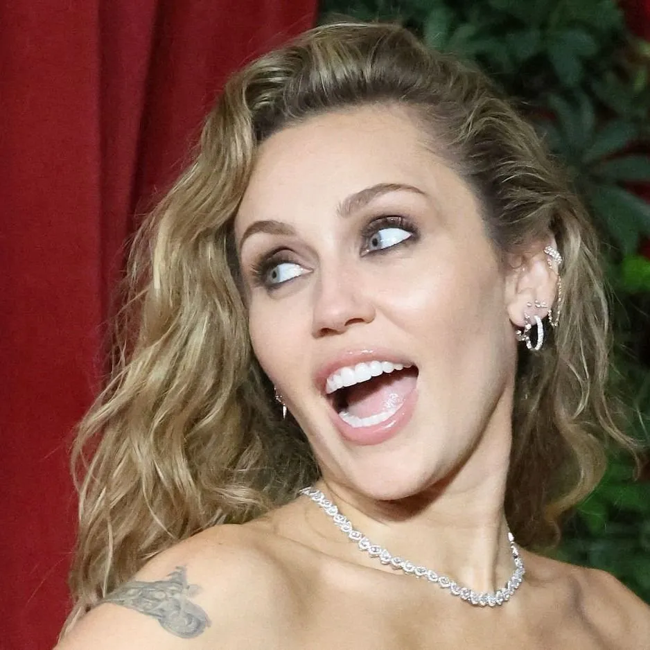 Miley Cyrus pajzán üzenetet rejtett el a Hannah Montana különkiadásban