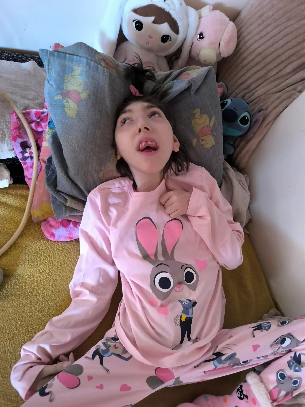 Újabb orvosi diagnózis sújtja a pécsi Emma családját. A 13 éves, súlyosan beteg kislány tüdejét a saját gerince nyomja, miközben az alapítványi kassza a kiürülés szélére került.