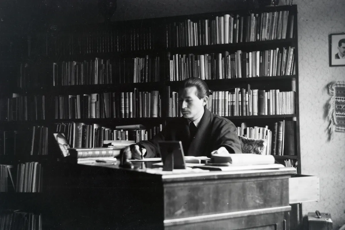 Fodor András ír egy aszalnál, mivel magyar költőkről szól a kvíz.