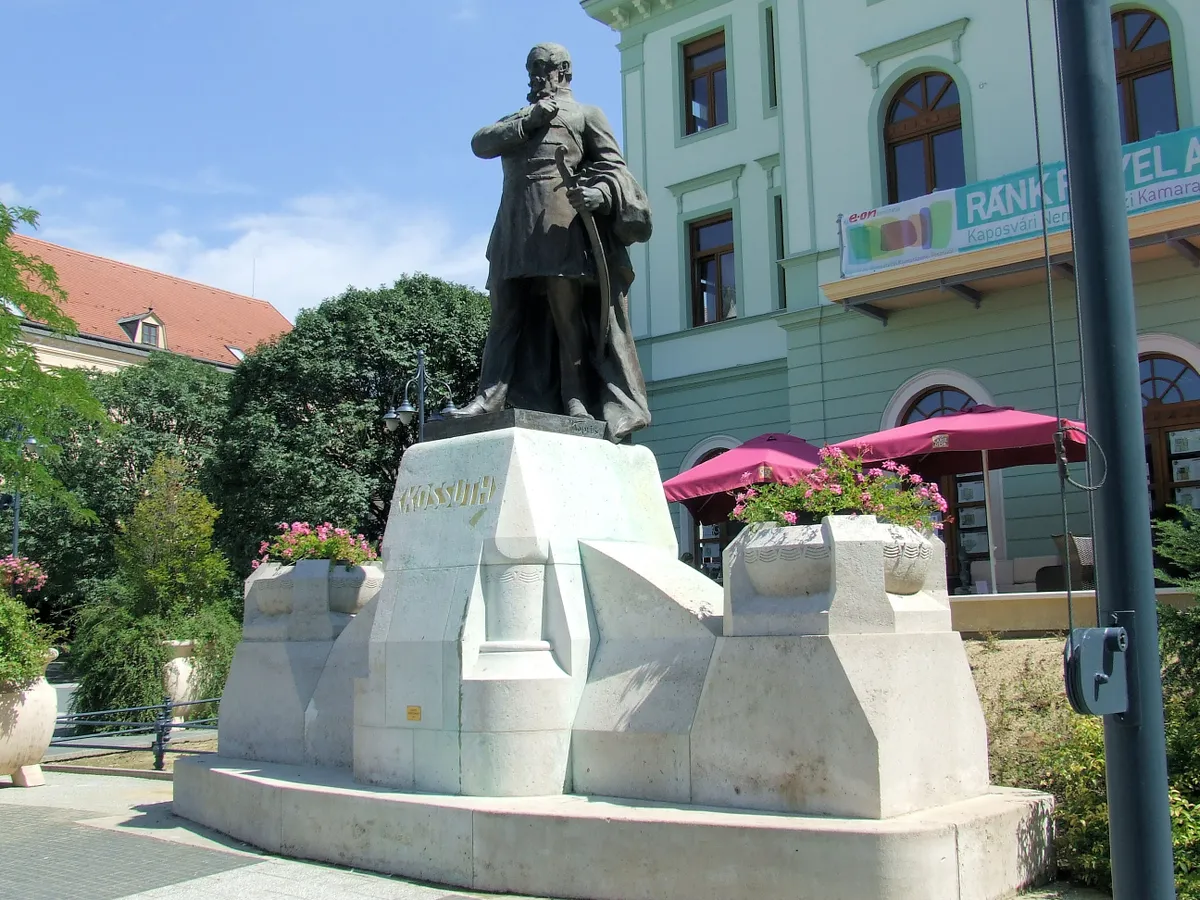 Kossuth Lajos szobra Kaposváron.