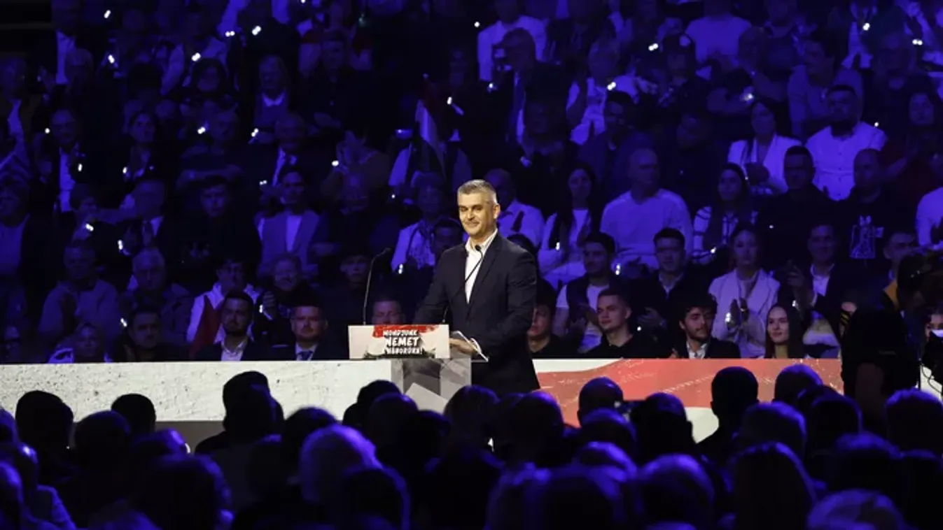 Antal Szabolcs a Háborúellenes Gyűlésen: "Sem no-go zónákat, sem háborút nem akarunk!"