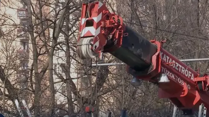 Halálos gázolás: Úgy kellett leemelni a férfiról a villamost