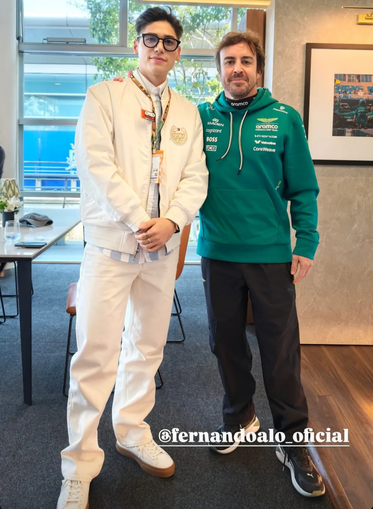 Liu Shaoang az F1 kétszeres világbajnokával, Fernando Alonsóval