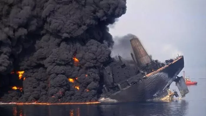 Videókon a lángoló pokol: égő tankerhajók, kigyulladt repülőtér, elszabadult olajár