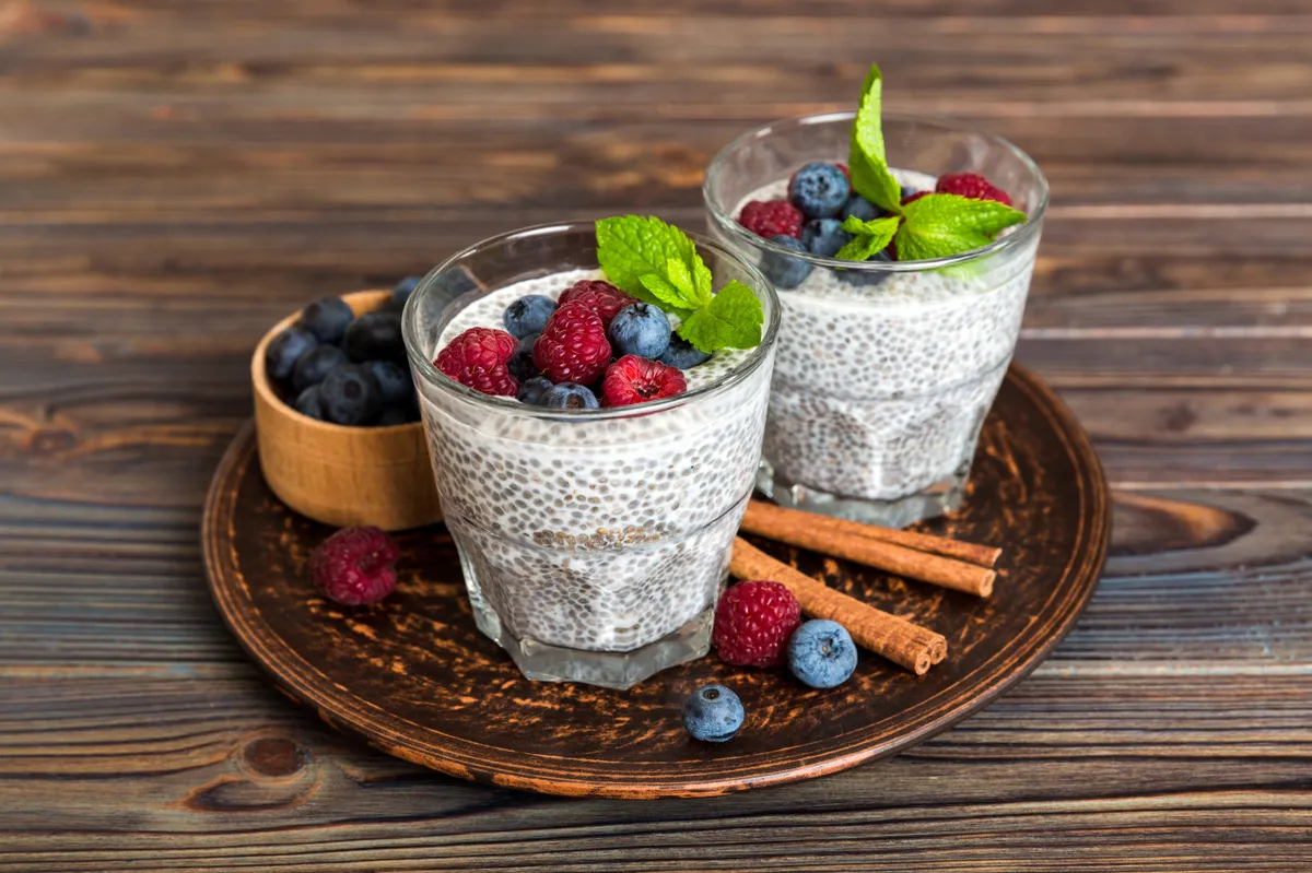 Egyéjszakás chia puding szépen tálalva.