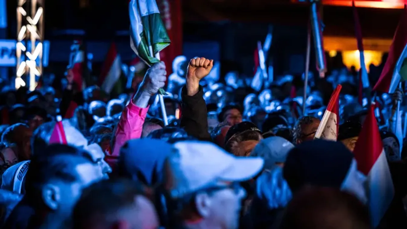 Így biztatták Orbán Viktort Dunaújvárosban a csütörtöki brüsszeli csatára