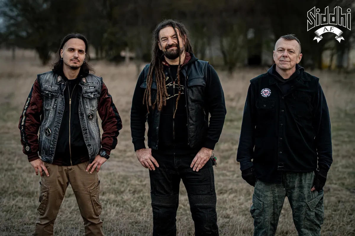 A Tankcsapda után már énekes frontemberként áll színpadra Sidi az új zenekarában.