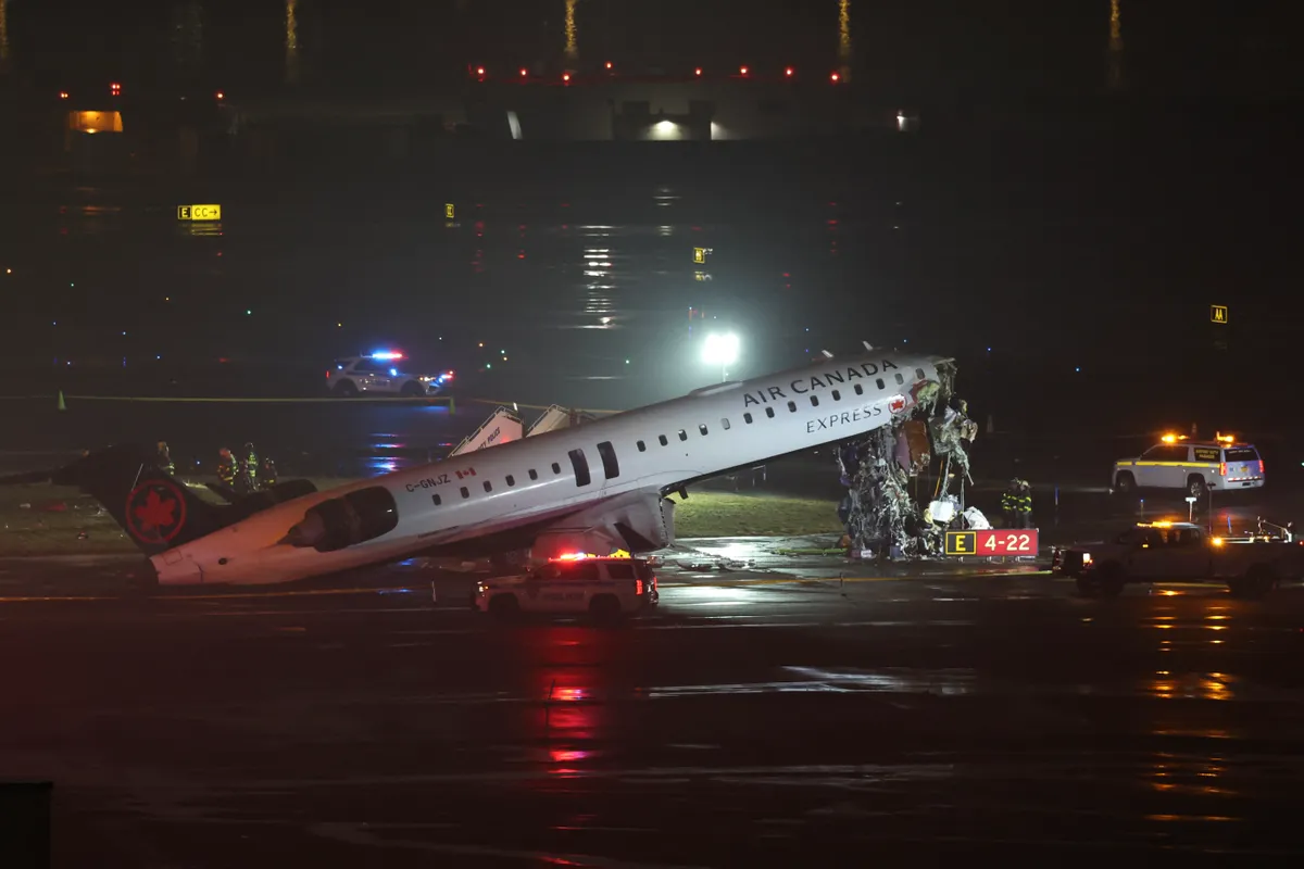 A gép orra szinte teljesen eltűnt a LaGuardia reptéren történt baleset következtében